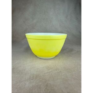 Vintage 1950s Pyrex #401 Primary Yellow Nesting Mixing Bowl 11/2 Pt READ